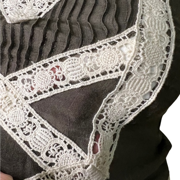 🌸5 for $25🌸 Mine Olive Green Lace Trim Tank - Picture 2 of 6